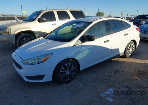 2015 Ford Focus S из США, поврежденный, VIN 1FADP3E27FL221455